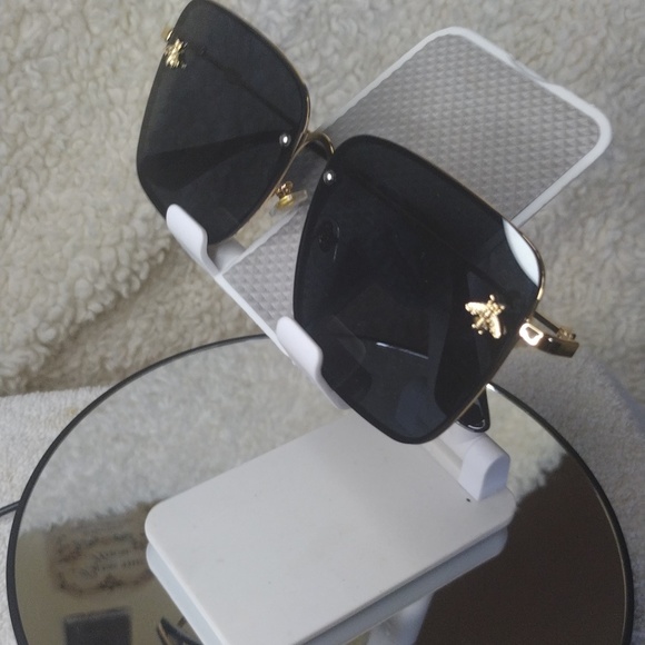 NWOT Wanna 🐝 Seen sunglasses - Picture 9 of 10